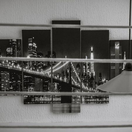 Bianco Nero Appartamento Nis Bagian luar foto