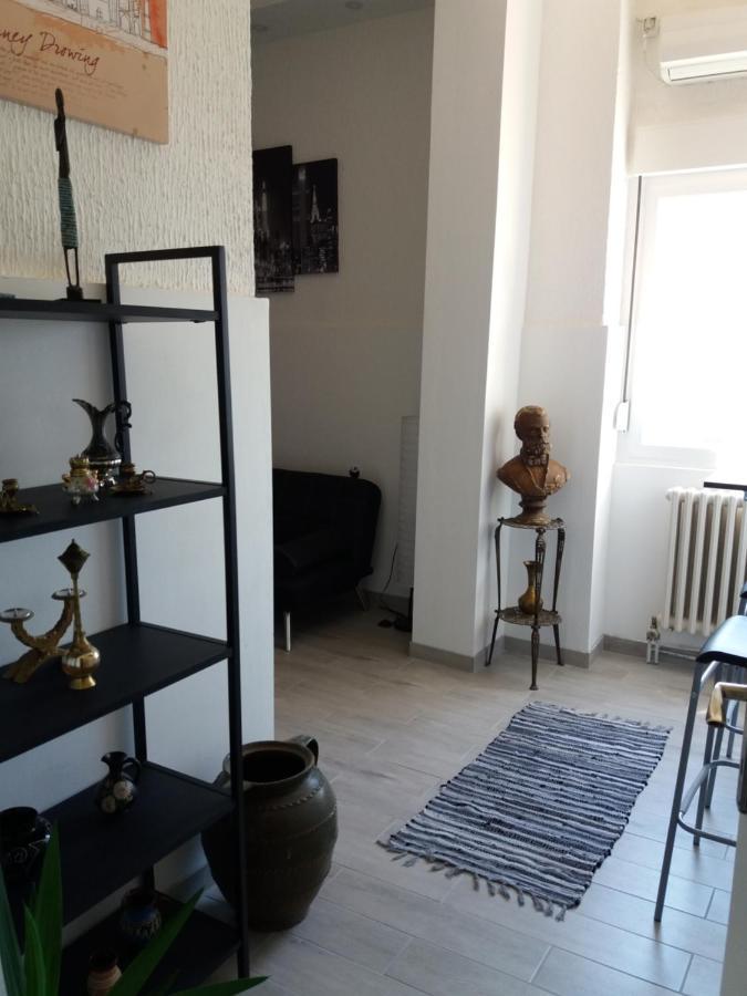 Bianco Nero Appartamento Nis Bagian luar foto