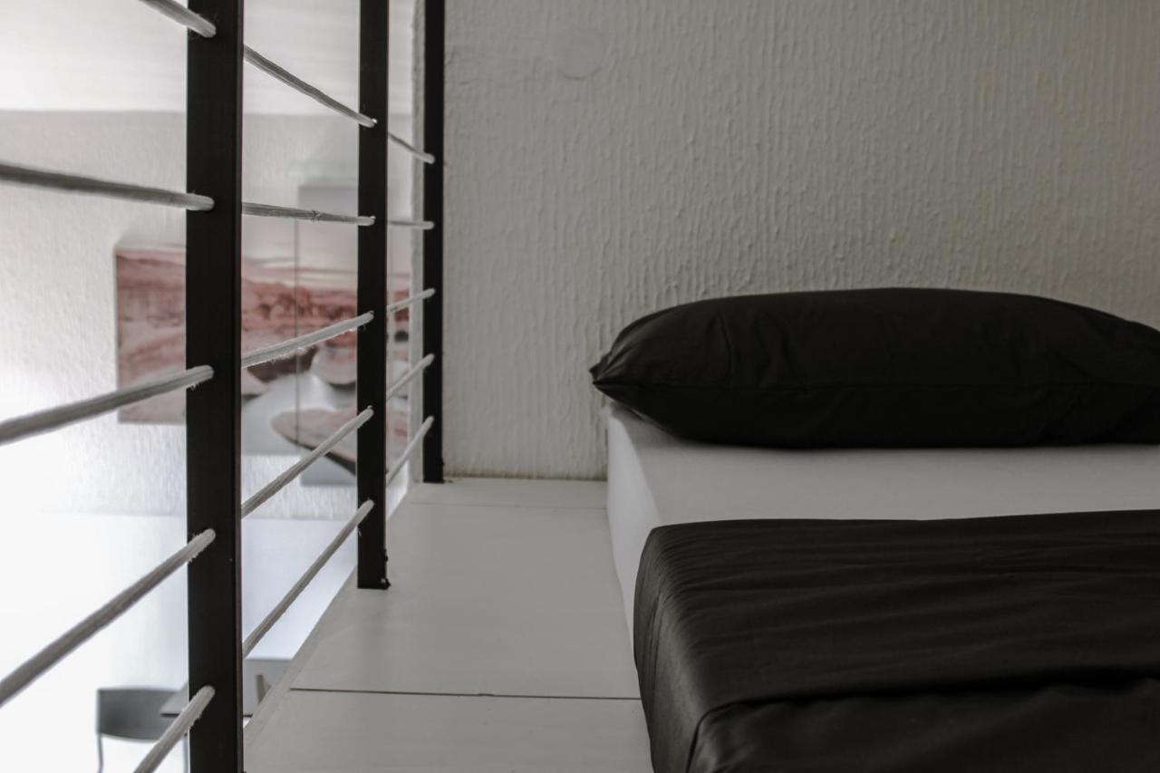 Bianco Nero Appartamento Nis Bagian luar foto