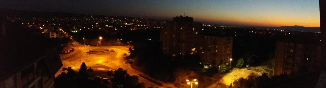 Bianco Nero Appartamento Nis Bagian luar foto